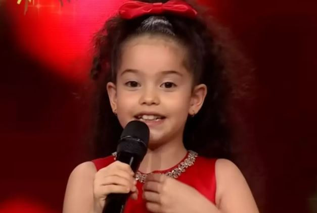 Daha sekiz yaşında: Çocuk oyuncu Yade Arayıcı O Ses Türkiye Yılbaşı sahnesine damga vurdu - Resim : 3