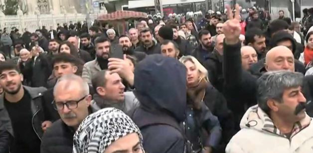 DEM Partili başkan gözaltına alındı: DEM Parti'nin İstanbul yürüyüşüne polis engeli - Resim : 1