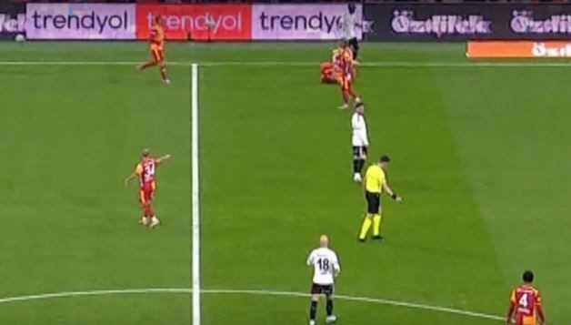 beIN Trio'dan derbi analizi: Osimhen ve Sane için üç hakemden aynı görüş: Kırmızı kart olmalıydı - Resim: 15