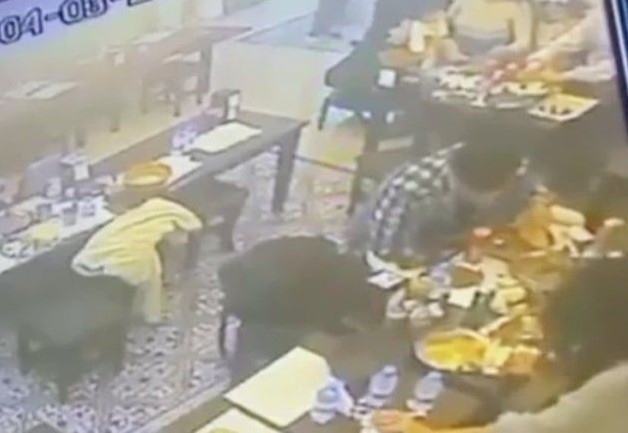 Yemek zevki kabusa d&ouml;nd&uuml;: İlk ısırıkta neye uğradığını şaşırdı - Resim : 3