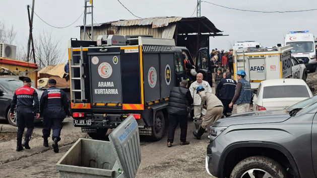 Son Dakika... Zonguldak'ta maden ocağında göçük: Mahsur kalan 3 işçiden biri kurtarıldı - Resim : 4