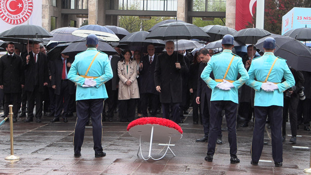 Devlet erkanı Atatürk'ün huzurunda... - Resim : 1