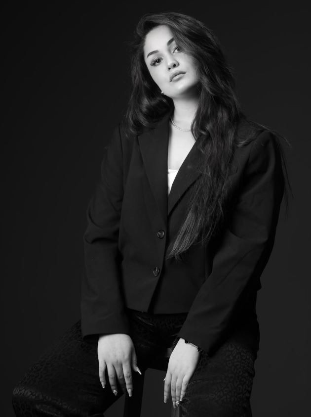 Hüsnü Şenlendirici'nin kızı Naz Şenlendirici’yi gören tanıyamadı: Ameliyat sonrası bambaşka biri oldu - Resim: 8