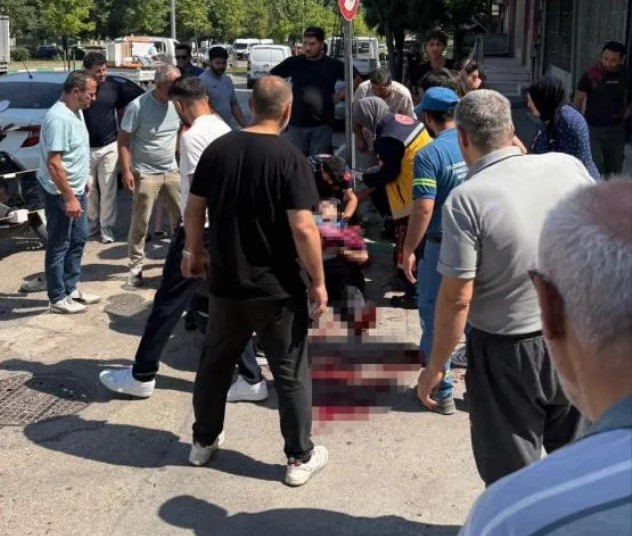 Sokak kan gölüne döndü, yaralı babanın feryadı yürek dağladı: Sakın ölme - Resim : 1