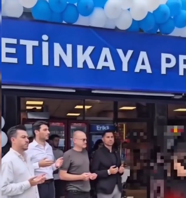 Tekirdağ’da tartışma yaratan görüntü: Tekel bayisi açılışında imamdan dua - Resim : 2