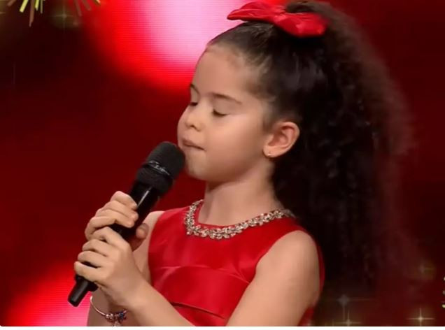 Daha sekiz yaşında: &Ccedil;ocuk oyuncu Yade Arayıcı O Ses T&uuml;rkiye Yılbaşı sahnesine damga vurdu - Resim : 1