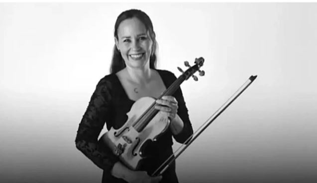 İzmir Devlet Senfoni Orkestrası sanat&ccedil;ısı Deniz &Ouml;zasker son yolculuğuna uğurlandı - Resim : 3