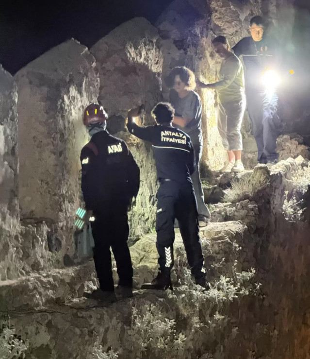 Alanya Kalesi'nde korku dolu anlar: Rus turistler için AFAD ekipleri seferber oldu - Resim : 3