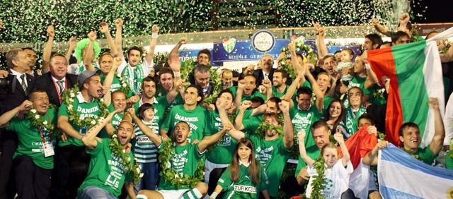 Süper Lig'in efsanesi şampiyon oluyor: Sadece 1 adım kaldı... Böyle bir tribün yok - Resim: 10