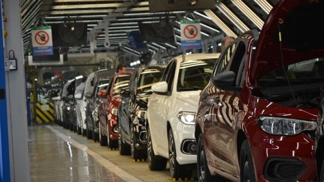 Dünyaca ünlü otomobil markası krizde: Fabrikalarını kapatacak - Resim: 4