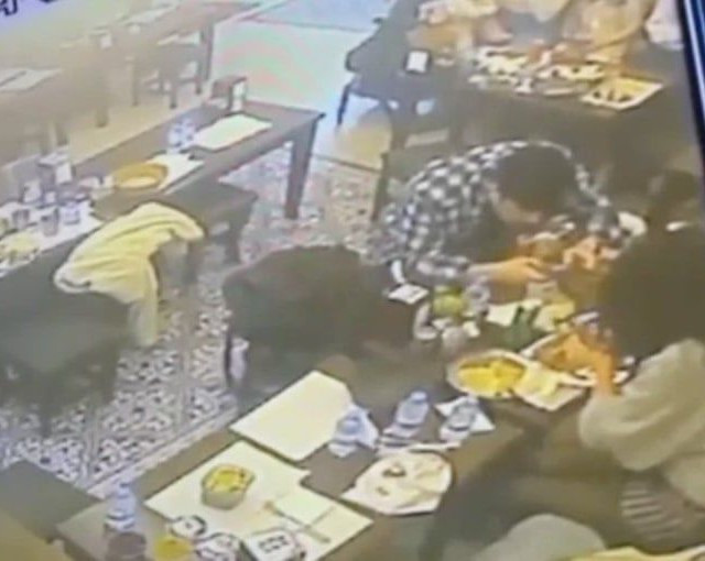 Yemek zevki kabusa d&ouml;nd&uuml;: İlk ısırıkta neye uğradığını şaşırdı - Resim : 2