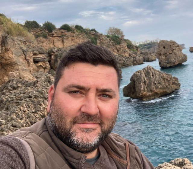 Salonda g&ouml;zyaşları sel oldu! Baba kaza dedi: &Ccedil;ocuklar &lsquo;Annemizi babamız bı&ccedil;akladı - Resim : 1