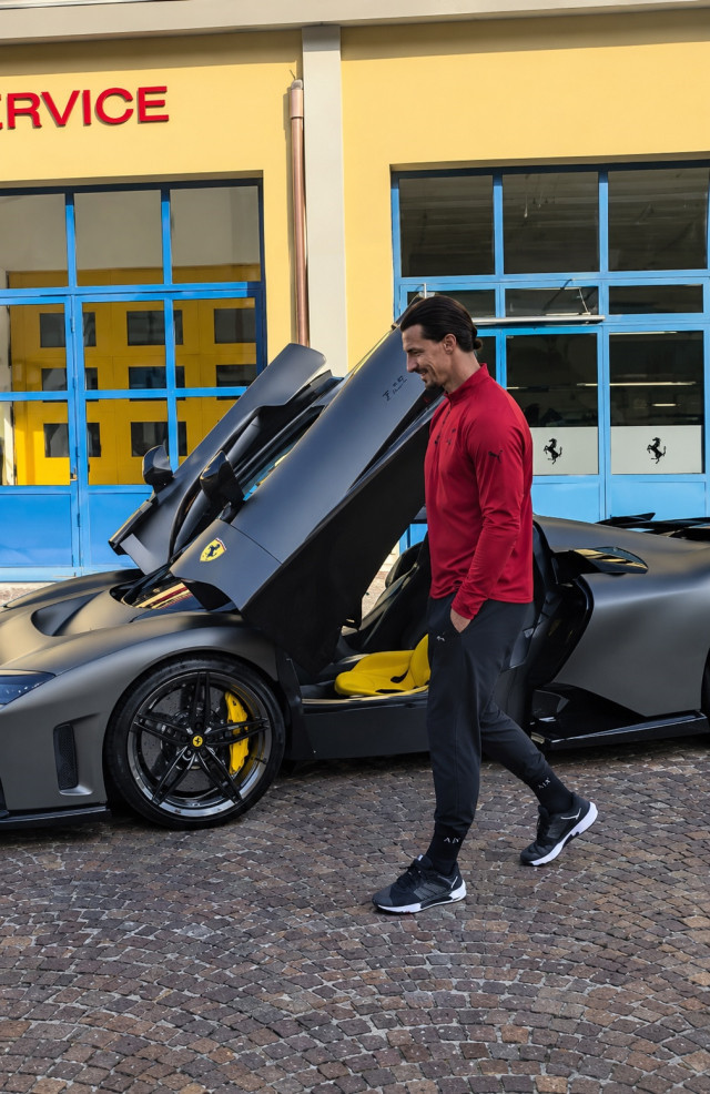 Zlatan doğum gününü Ferrari ile taçlandırdı: Fiyatı dudak uçuklattı - Resim : 2