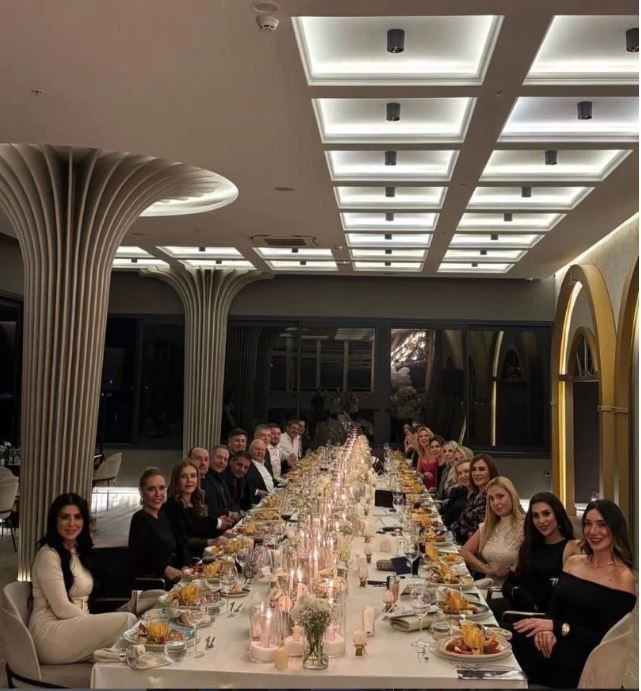 İzmir’den İstanbul’a aşk gezisi: 9 çocuk babası İzzet Yıldızhan eşi Ajda ile Galataport İstanbul’da yürüyüşte yakalandı - Resim: 5