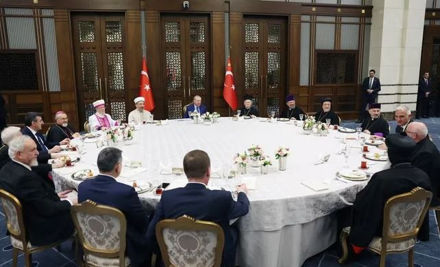 Erdoğan'dan dini azınlık temsilcileriyle iftar: Dikkat &ccedil;eken mesajlar verdi - Resim : 1