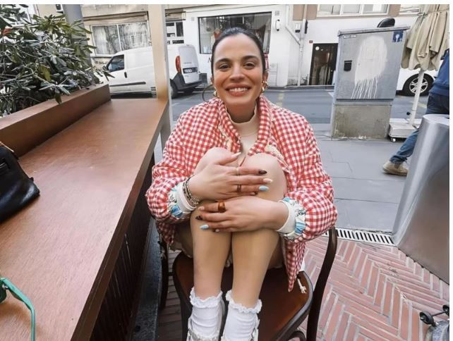 Aslı Bekiroğlu hastane odasından son durumunu paylaştı: Yanlış kesilen bağırsak hayatını değiştirdi: - Resim : 1