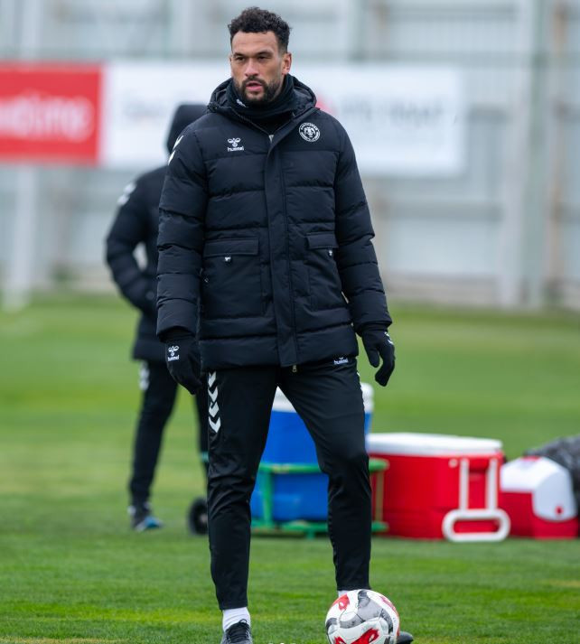 Caulker’ın yeni rotası Konya: Futbolculuk bitti antrenörlük başladı - Resim : 1