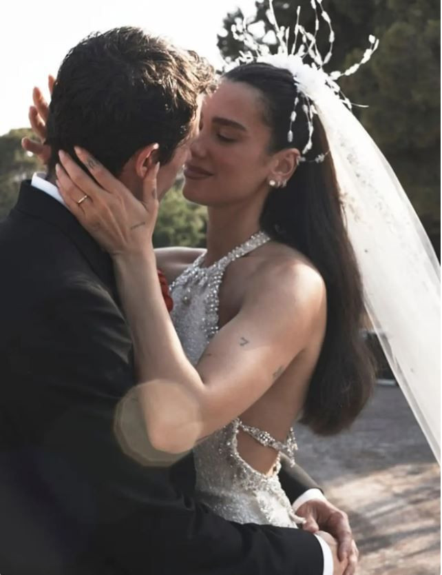 Dua Lipa ve Callum Turner’dan 2 milyon dolarlık rüya düğün: Gelinliği büyüledi - Resim: 1