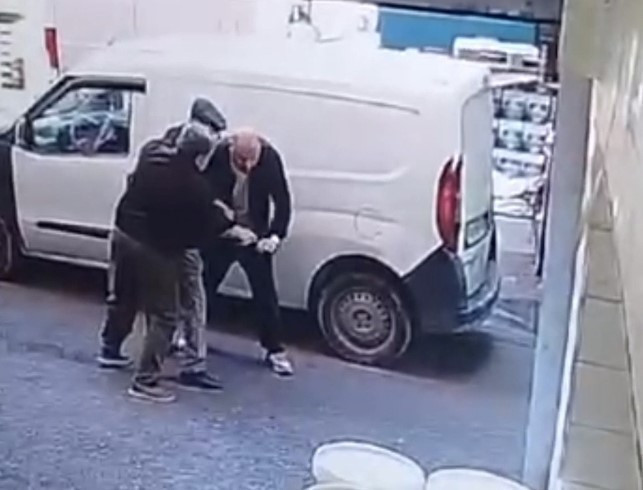 Kavgayı ayırmak isterken kurşunların hedefi oldu: Bayrampaşa'da silahlı saldırı - Resim : 3