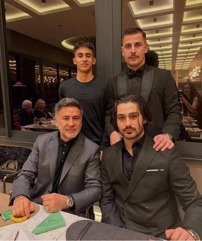 İzmir’den İstanbul’a aşk gezisi: 9 çocuk babası İzzet Yıldızhan eşi Ajda ile Galataport İstanbul’da yürüyüşte yakalandı - Resim: 19