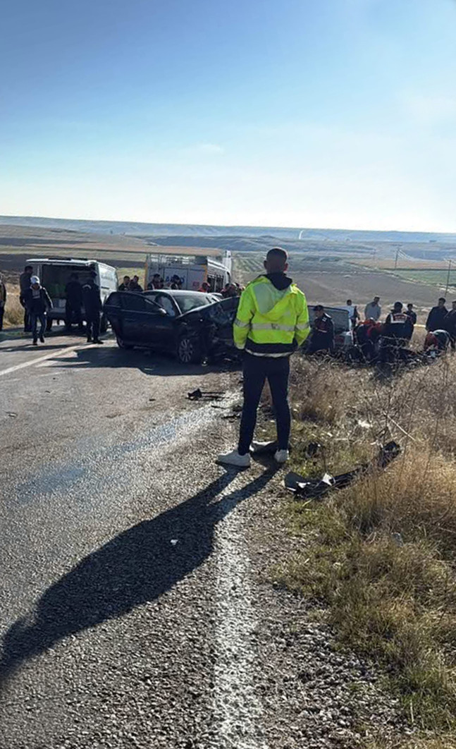 Afyonkarahisar’da iki otomobil çarpıştı: 4 ölü: 4 yaralı - Resim : 1