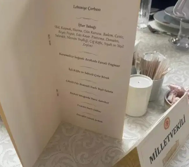 AKP'li Özlem Zengin 'milletimiz ne yiyorsa talibiz' demişti: Pazardaki vatandaş: Yarım buçuk alıyoruz - Resim : 3