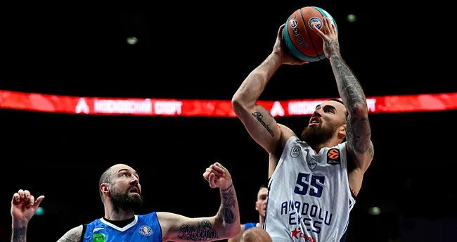 Anadolu Efes'ten Süper Kupa'ya farklı başlangıç: Zenit'i 100-76 mağlup etti - Resim : 1