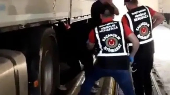 Yurt dışı yasağı bulunuyordu: Arif Kocabıyık sınırda tır dorsesinin altında yakalandı - Resim : 1