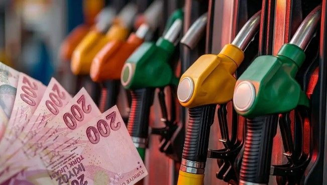Akaryakıtta tabela yeniden değişiyor: Benzin ve motorinli araç kullananlar dikkat; tarih belli oldu - Resim: 1
