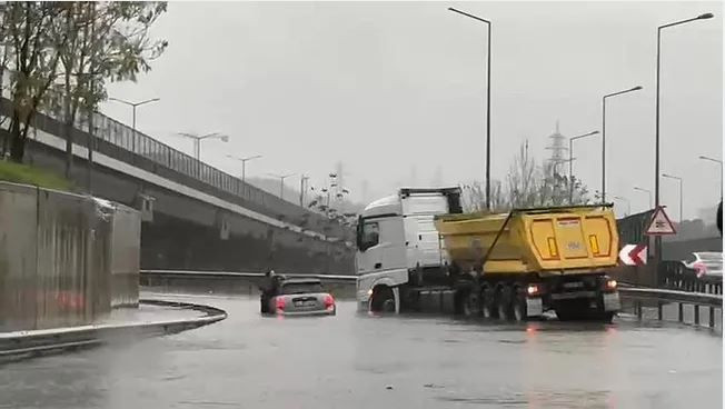 Meteoroloji duyurdu: Sağanak yağış ve fırtına geliyor (5 Eylül 2026) - Resim: 7