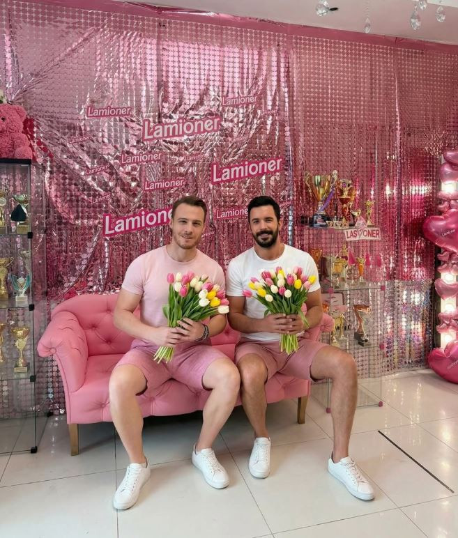 Moskova’daki salon 8 Mart’ı Türk oyuncularla kutladı: Sosyal medya bu kareleri konuşuyor - Resim : 3