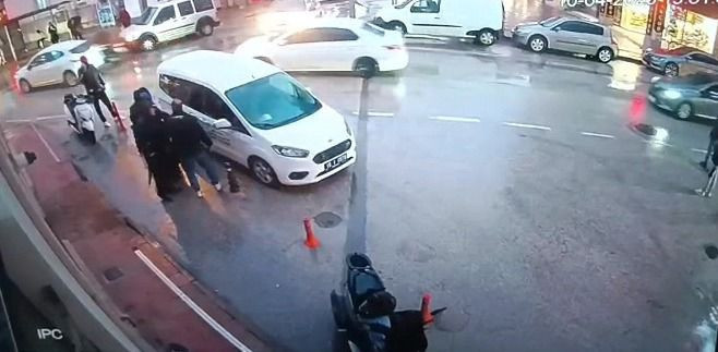 Motosikletten inip bıçakla saldırmak istedi: Cezası ağır oldu - Resim: 5