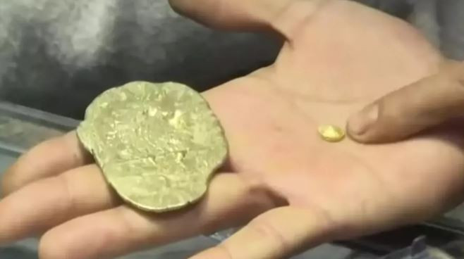 &Ccedil;&ouml;pten topladığı atıkları kuyumcuya g&ouml;t&uuml;rd&uuml;: Tam 275 bin lira aldı - Resim : 1