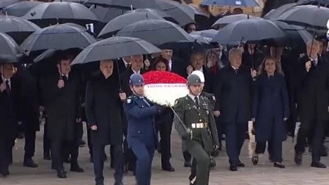 Devlet erkanı Atatürk'ün huzurunda... - Resim : 3