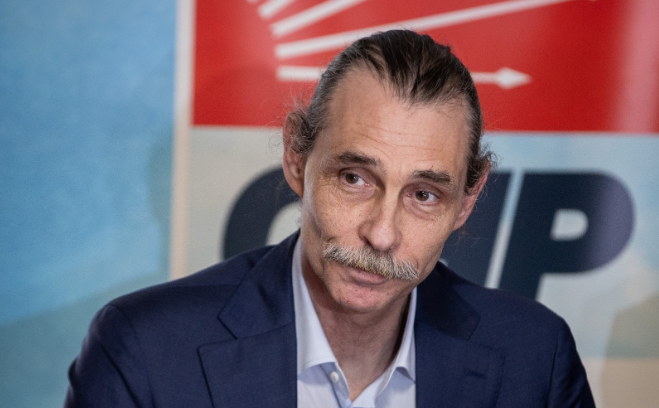 'Erdal Beşikçioğlu konuştu: Anneni mi babanı mı seviyorsun?'diyorlar; Sadece ailemi seviyorum - Resim : 1
