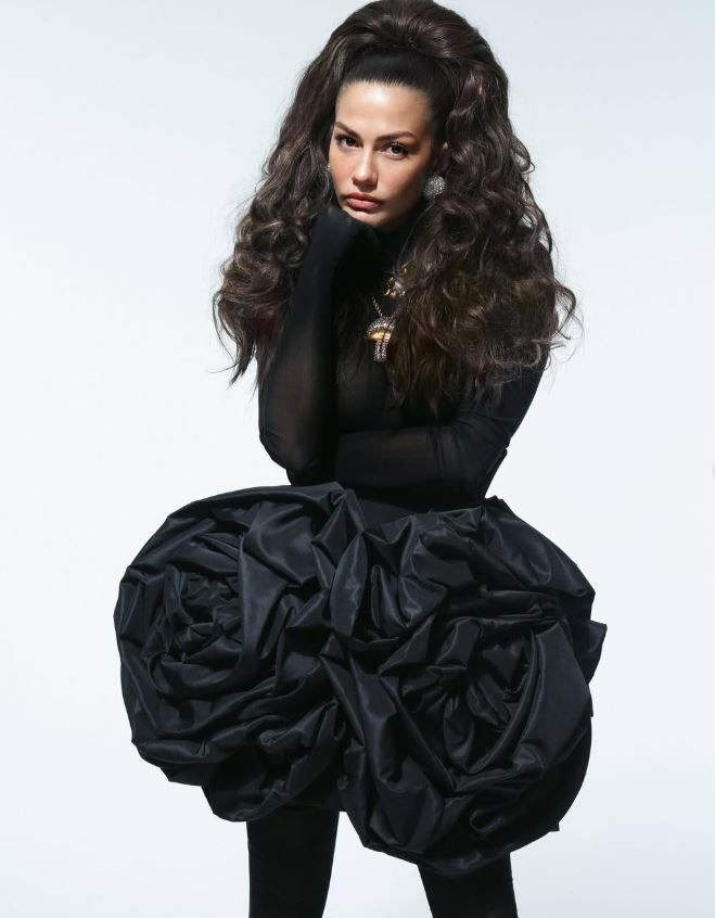 Eşref Rüya’nın Nisan’ı Demet Özdemir peş peşe fotoğraf yağdırdı: Hayranları tek bir şeyde hemfikir oldu - Resim: 13