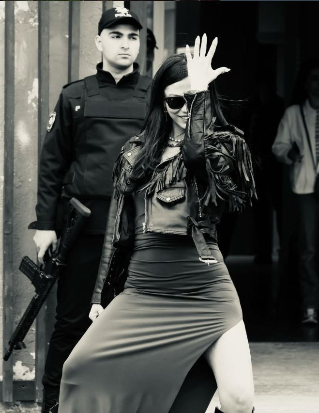 Eşref Rüya’nın Nisan’ı Demet Özdemir peş peşe fotoğraf yağdırdı: Hayranları tek bir şeyde hemfikir oldu - Resim: 11