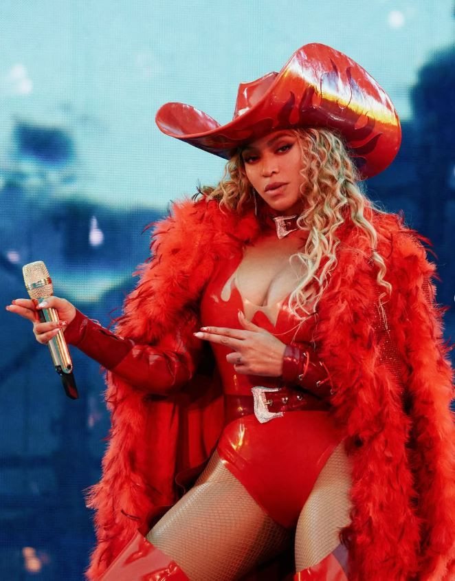 Rihanna ve Taylor Swift'ten sonra Beyonce milyarder oldu! Forbes listesi güncellendi - Resim: 15