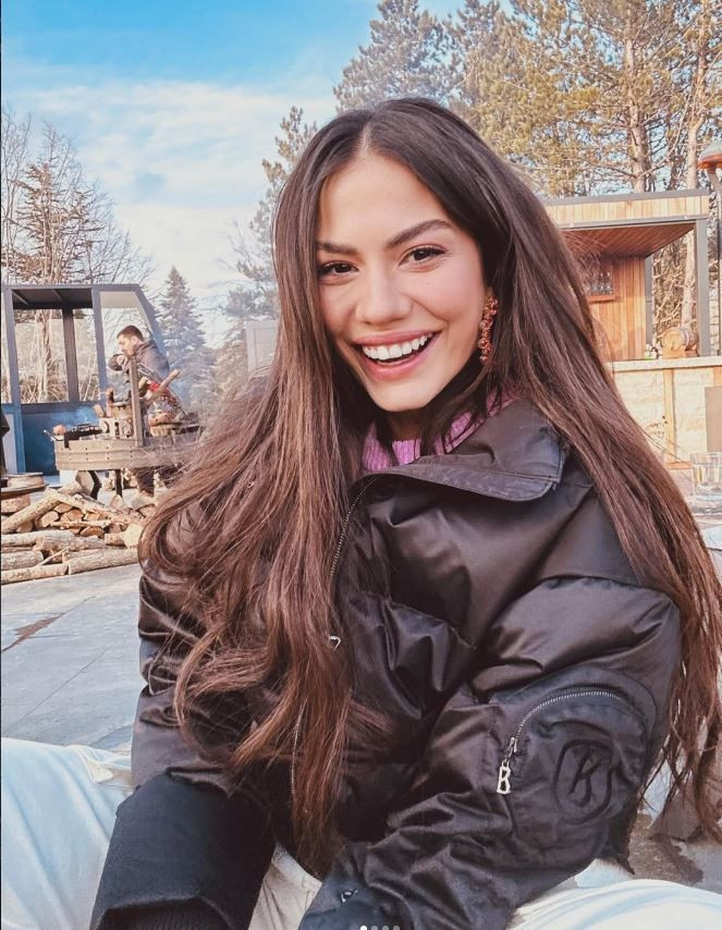 Eşref Rüya’nın Nisan’ı Demet Özdemir peş peşe fotoğraf yağdırdı: Hayranları tek bir şeyde hemfikir oldu - Resim: 17