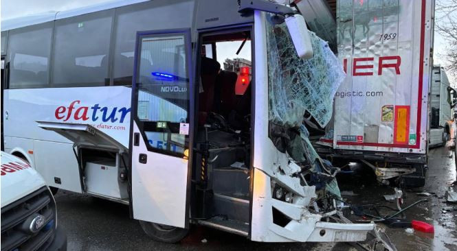 İstanbul Pendik'te feci kaza: Onlarca kişi yaralandı - Resim : 1