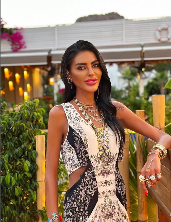 Türkiye'nin 'Paris Hilton'u Süreyya Yalçın'a dudak uçuklatan sürpriz: Ozan Baran çıtayı zirveye çıkardı: eşine 727 Milyon TL'lik jet aldı! - Resim: 30