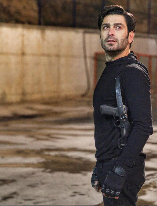 Topu ve şortu kendisinden büyük minik çocuk kim? Bugün milyonların izlediği Uzak Şehir'in yıldız oyuncusu - Resim: 20