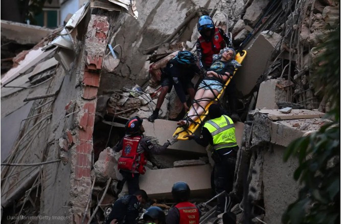 Venezuela'da 7'nin üzerinde 2 büyük deprem: Çok sayıda ölü var, OHAL ilan edildi - Resim : 2