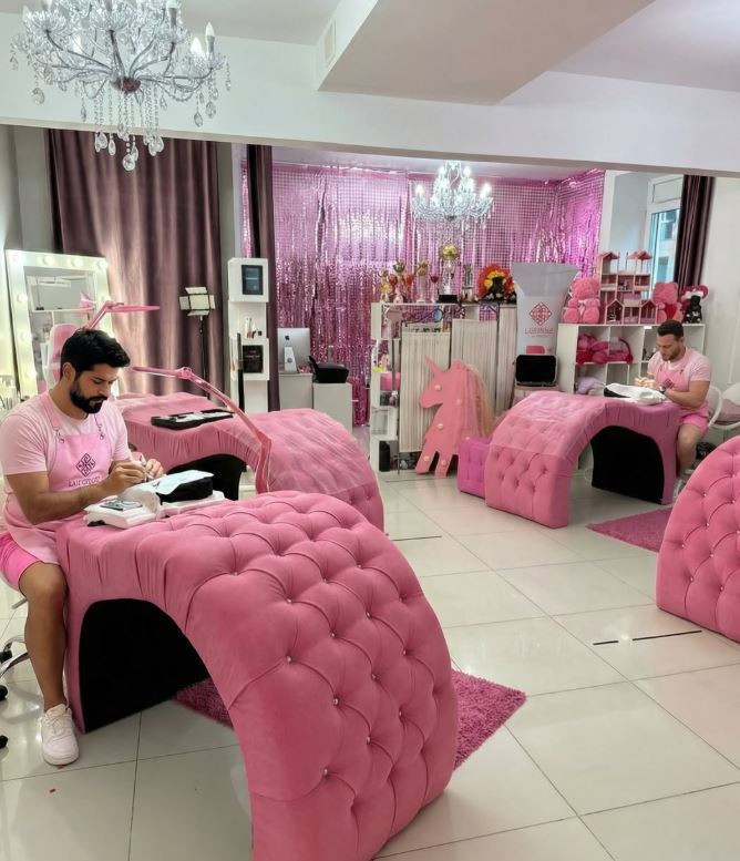 Moskova’daki salon 8 Mart’ı Türk oyuncularla kutladı: Sosyal medya bu kareleri konuşuyor - Resim : 4