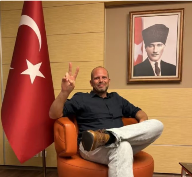 Atatürk portresi önünde verdiği poz tartışılan Belçikalı Savunma Bakandan Francken'den yeni fotoğraf - Resim : 1