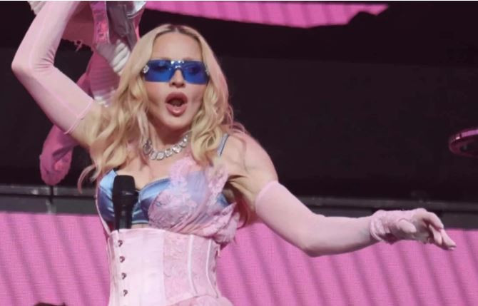 Madonna dans pistine döndü: 21 yıl sonra gelen albüm olay yarattı - Resim : 2