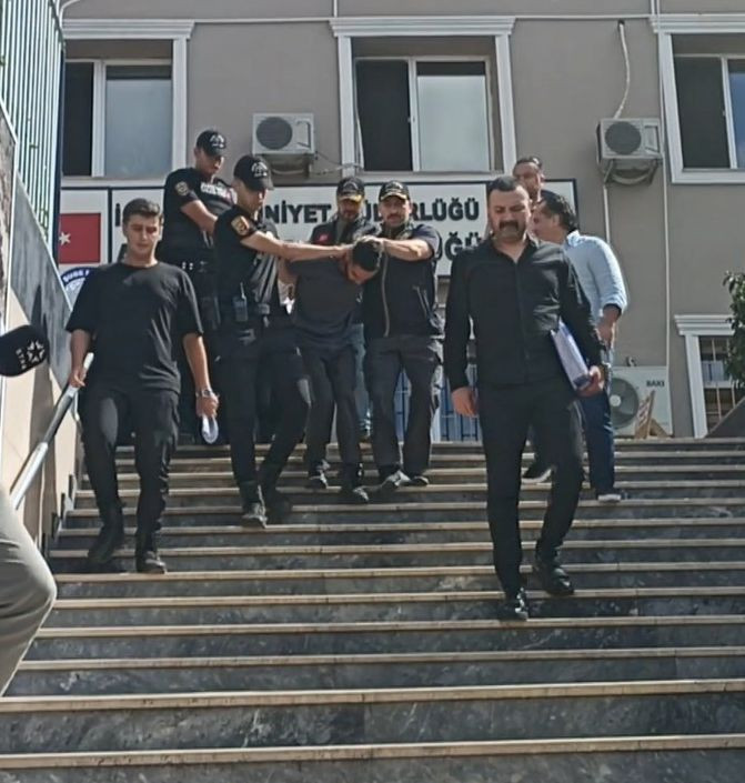Dalgıç polisler denizde aradı: Fatih’teki çifte cinayetin silahı bulundu - Resim: 2