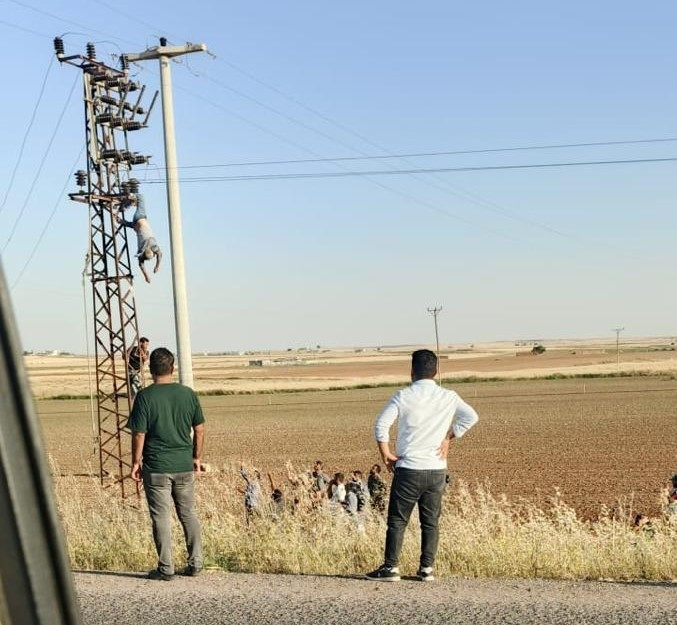 Direkte baş aşağı asılı kaldı: Akıma kapıldı: Şanlıurfa’da dehşet anları - Resim : 1