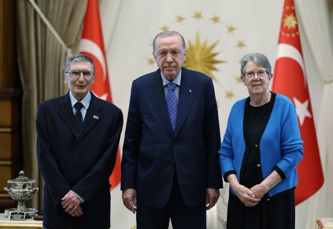Erdoğan, Aziz Sancar ve eşini Külliye'de kabul etti - Resim : 1