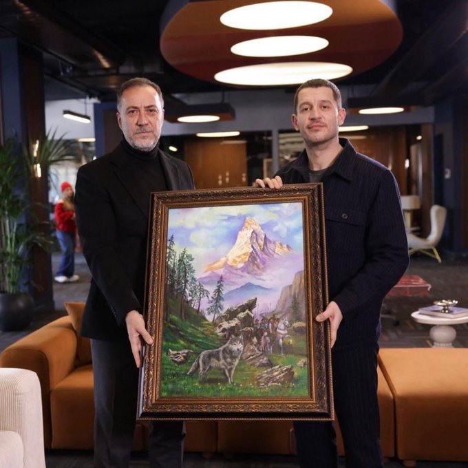 Bahçeli'nin hediyesi 'bozkurt tablosu' görücüye çıktı - Resim : 1